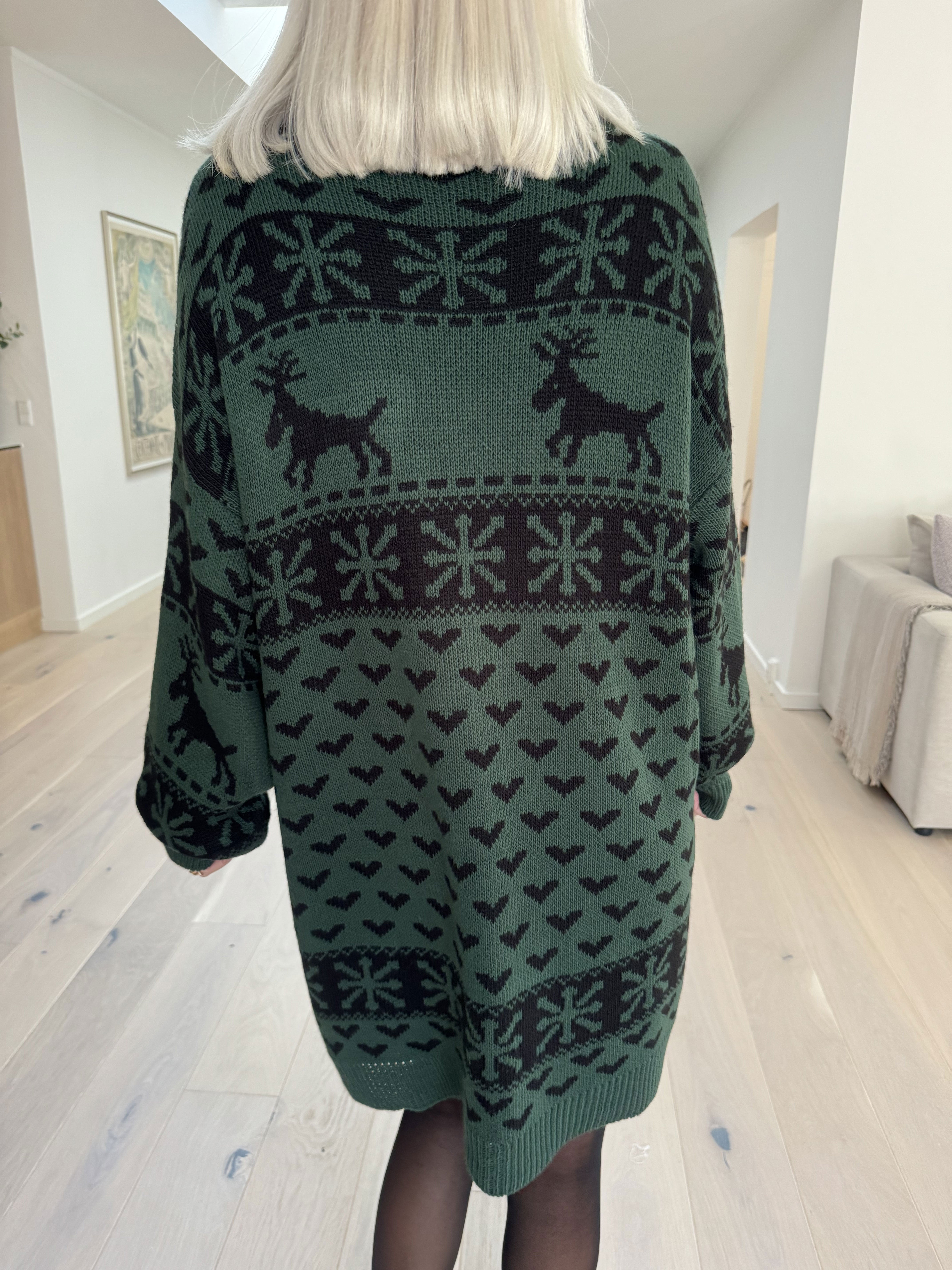 Rudolf - Sød strikkjole med julemotiver